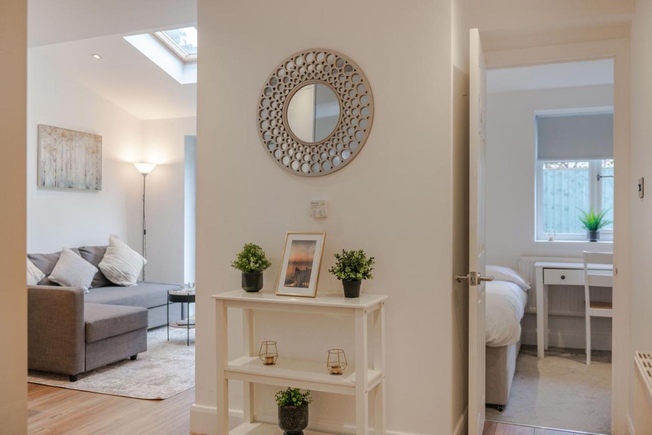 Three-Bedroom Bliss In London Town 外观 照片